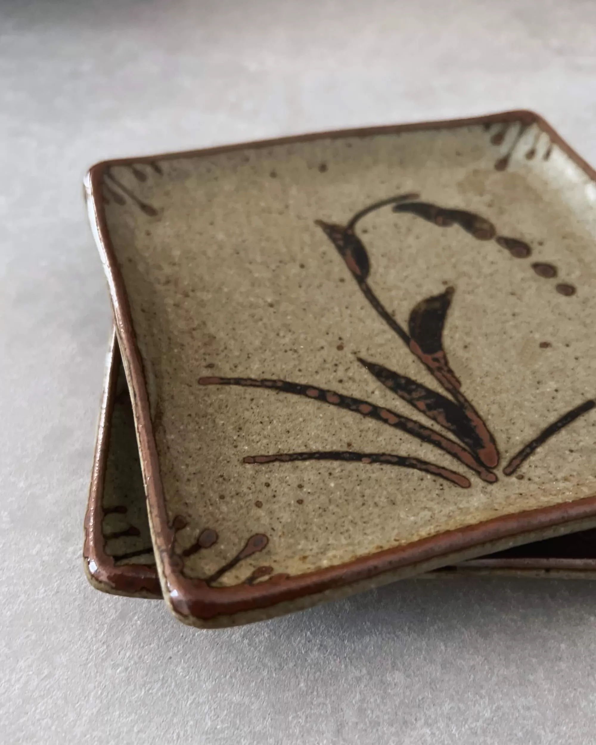 the maker Assiette En Céramique Japonaise Vintage New