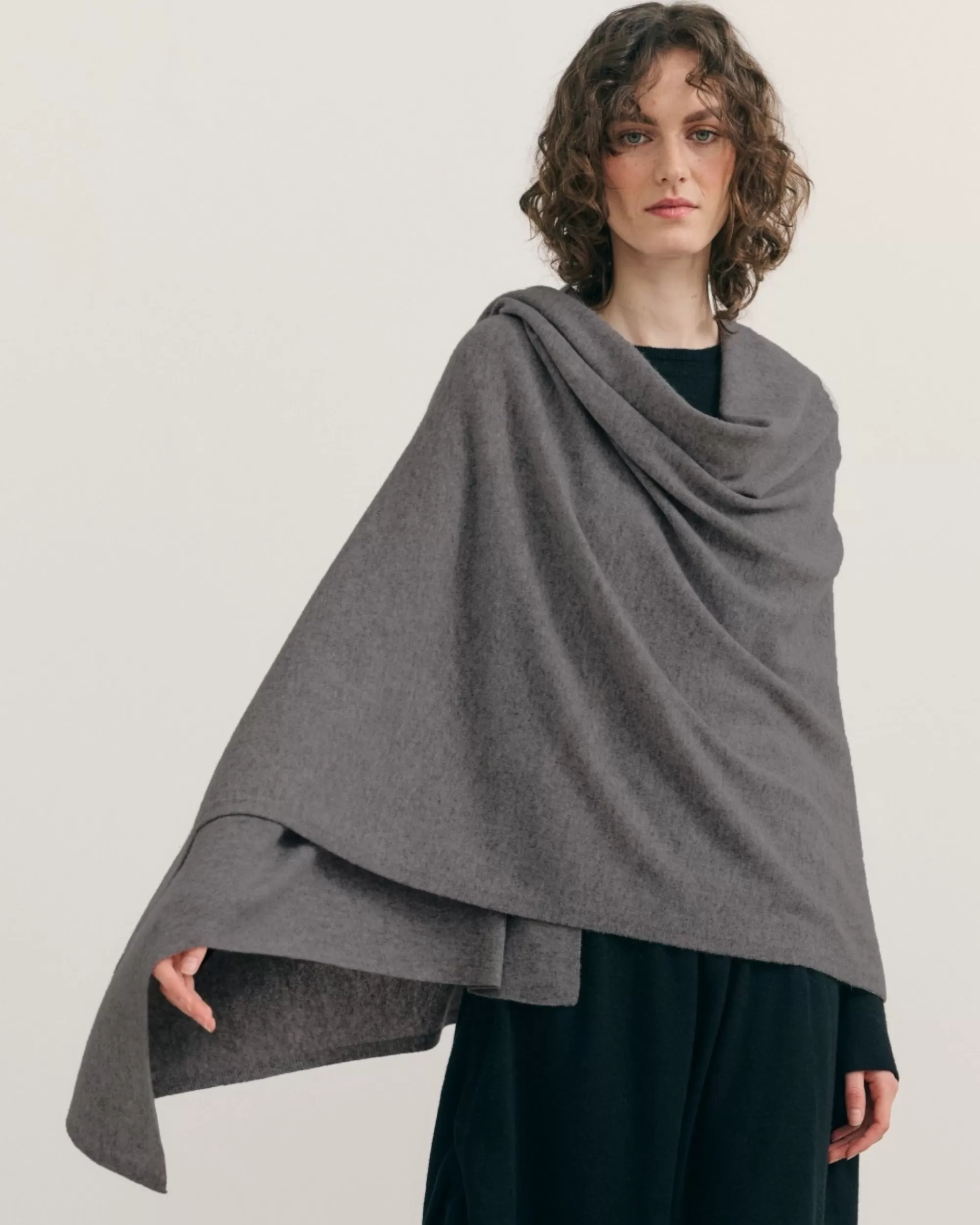cashmerism : Echarpe De Voyage Oversize En Gris Moyen Store