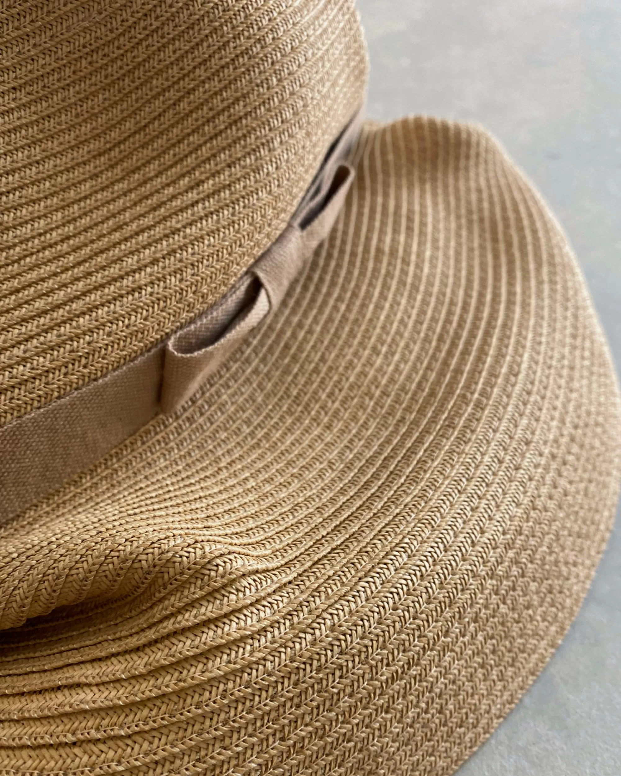 mature ha : Chapeau En Boite En Sable Avec Ruban Gousse De Vanille Shop