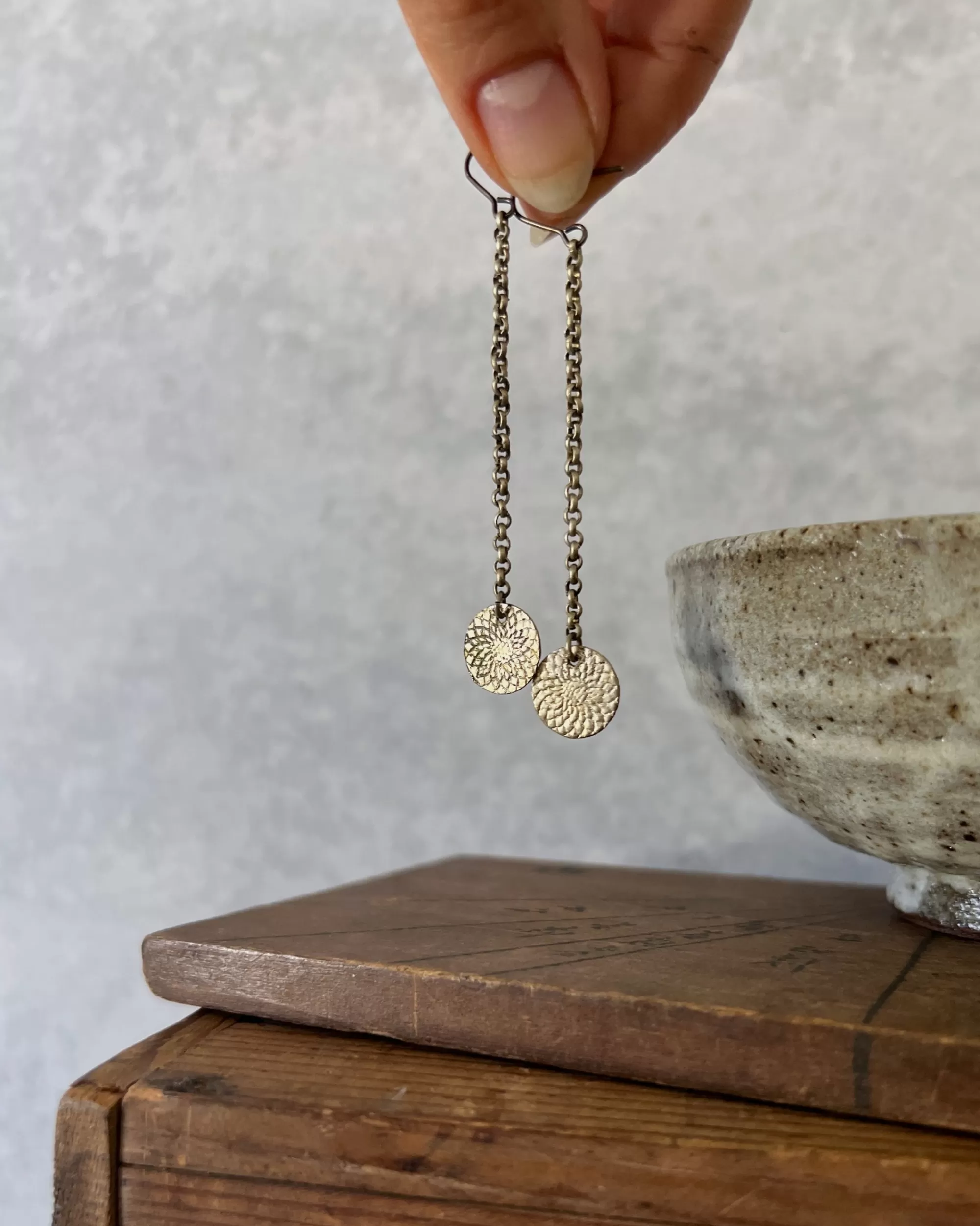 modern marcel : Boucles D'Oreilles Chrysantheme Vintage Sale