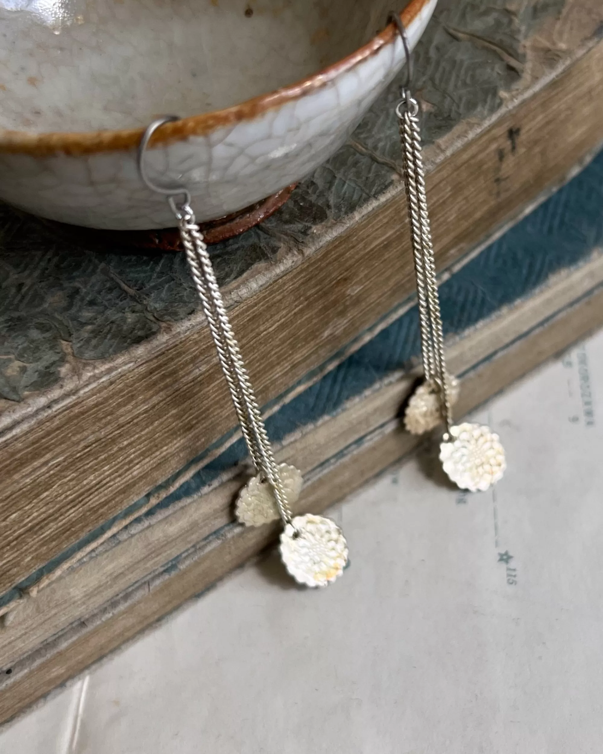 modern marcel : Boucles D'Oreilles Chrysantheme Vintage Online