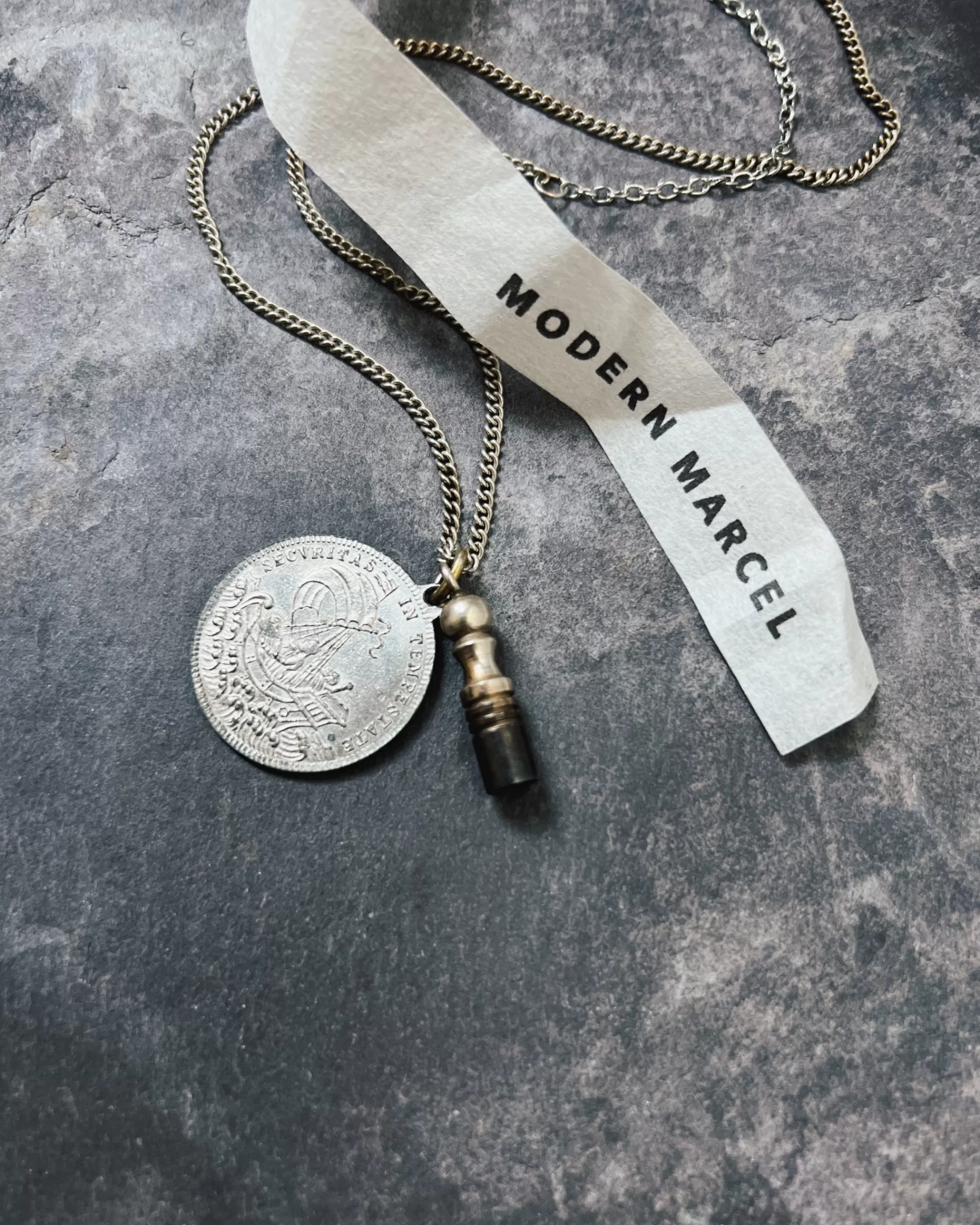 modern marcel : Collier Medaillon Vintage Flash Sale