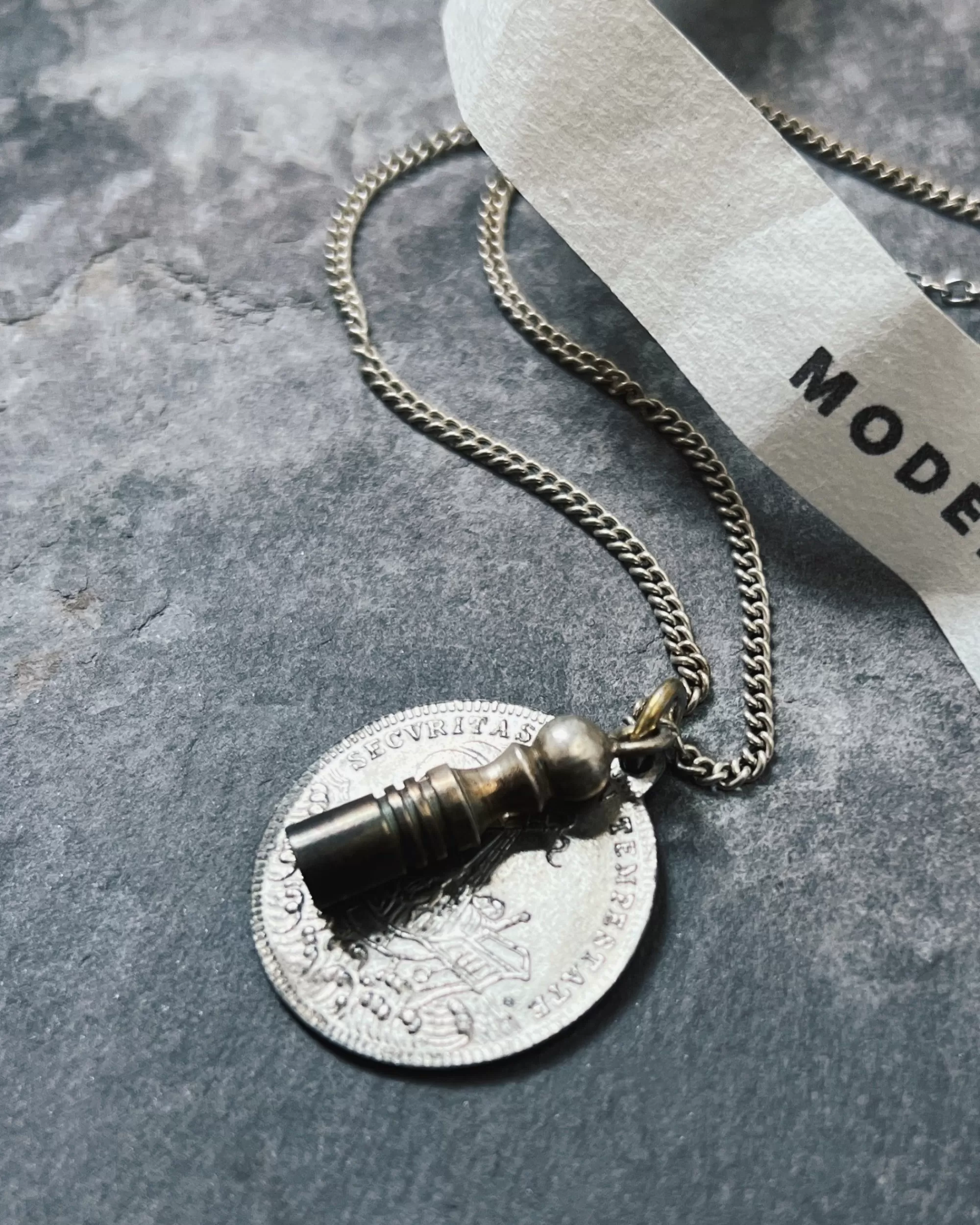 modern marcel : Collier Medaillon Vintage Flash Sale