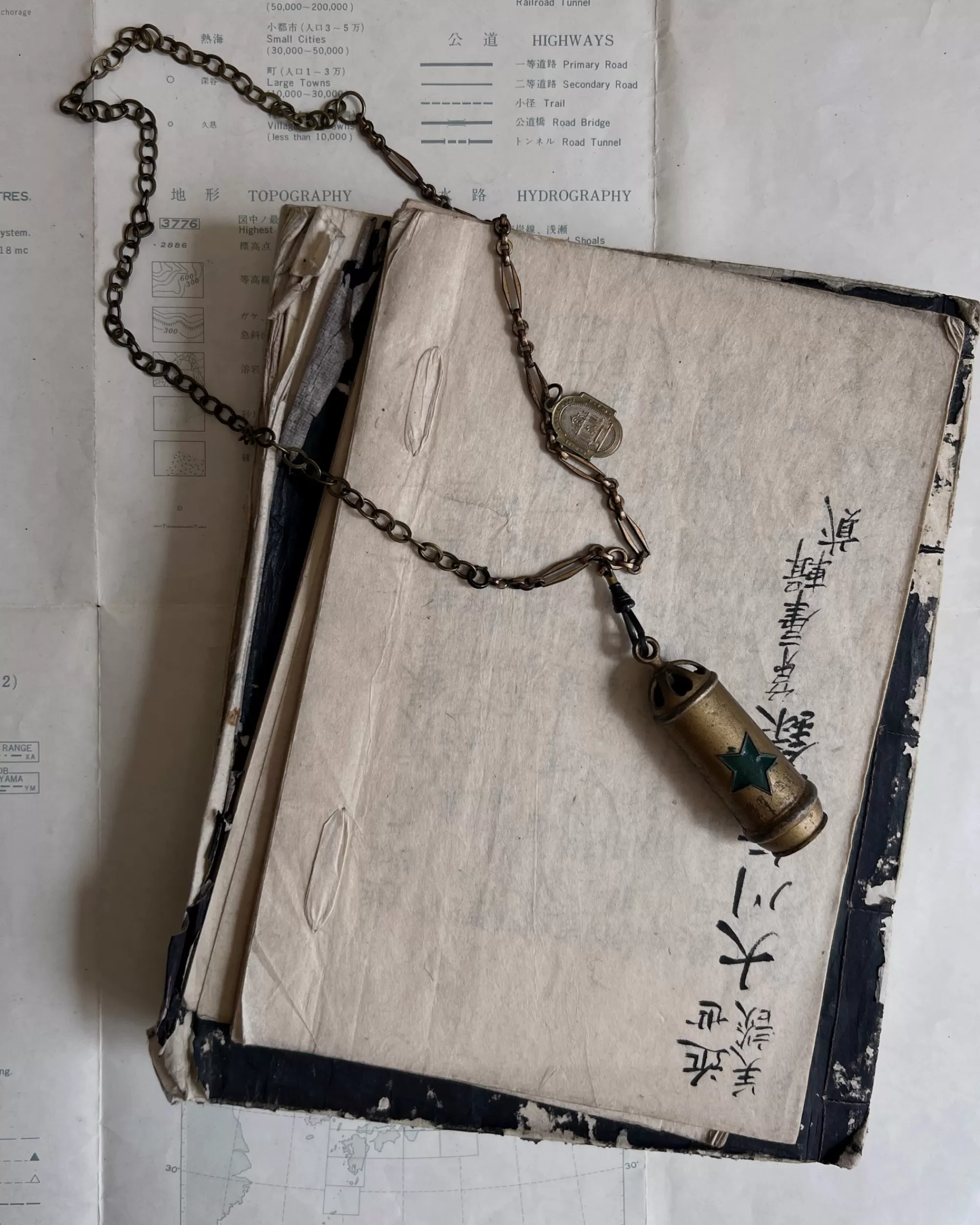 modern marcel : Collier Sifflet Vintage Outlet