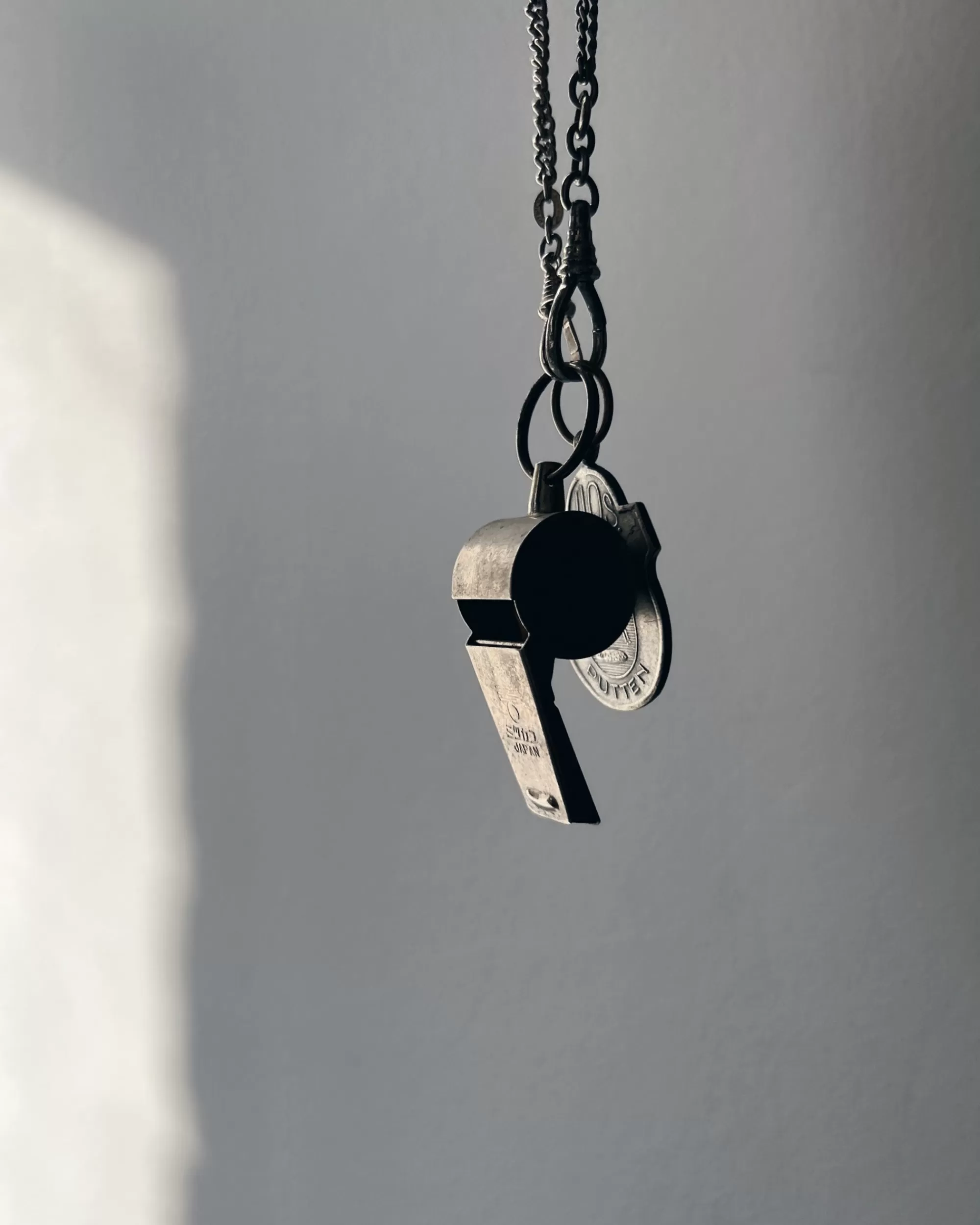 modern marcel : Collier Sifflet Vintage Fashion
