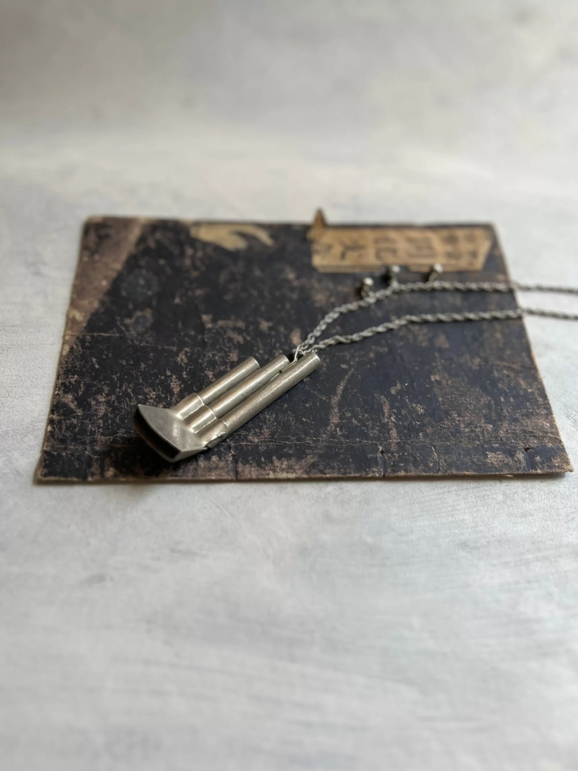 modern marcel : Collier Sifflet Vintage Shop