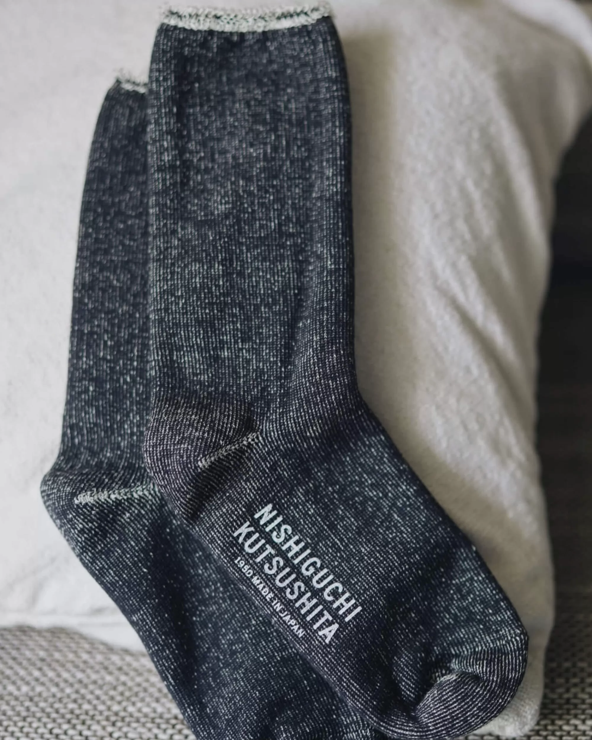 nishiguchi kutsushita : Chaussettes De Detente En Coton Et Soie Praha Store