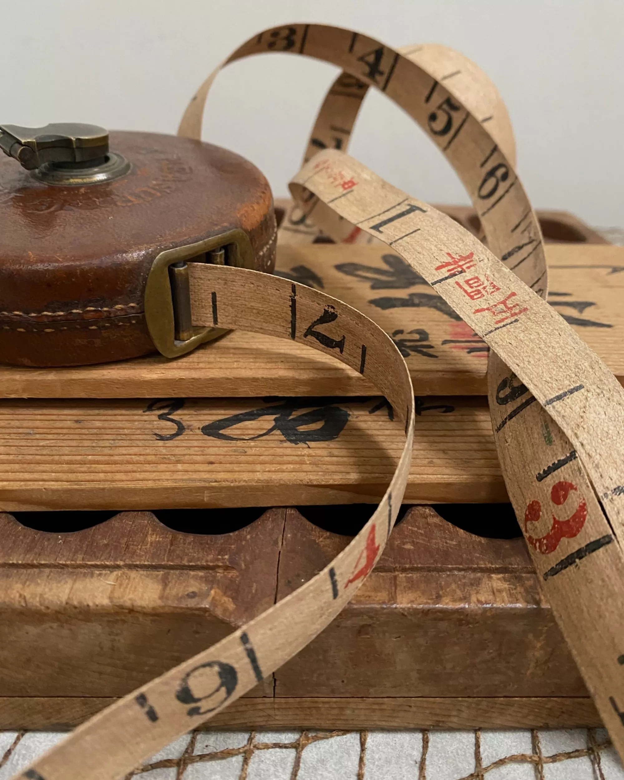 the maker Ruban A Mesurer En Cuir Japonais Vintage Hot